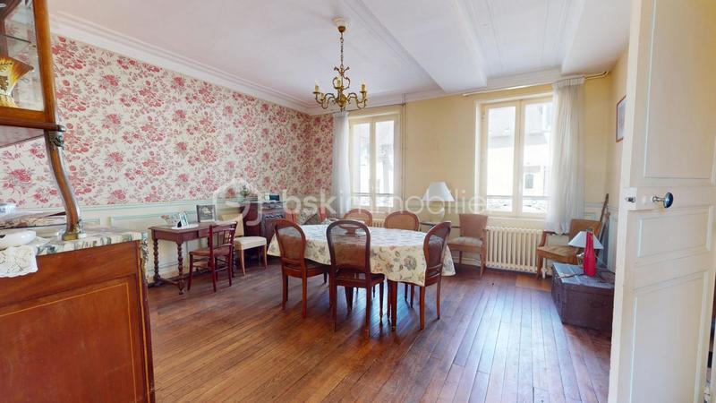 Demeure - 196 m² - 7 pièces