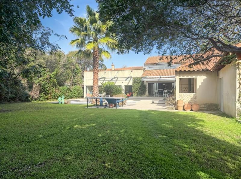 Maison - 211 m² - 5 pièces