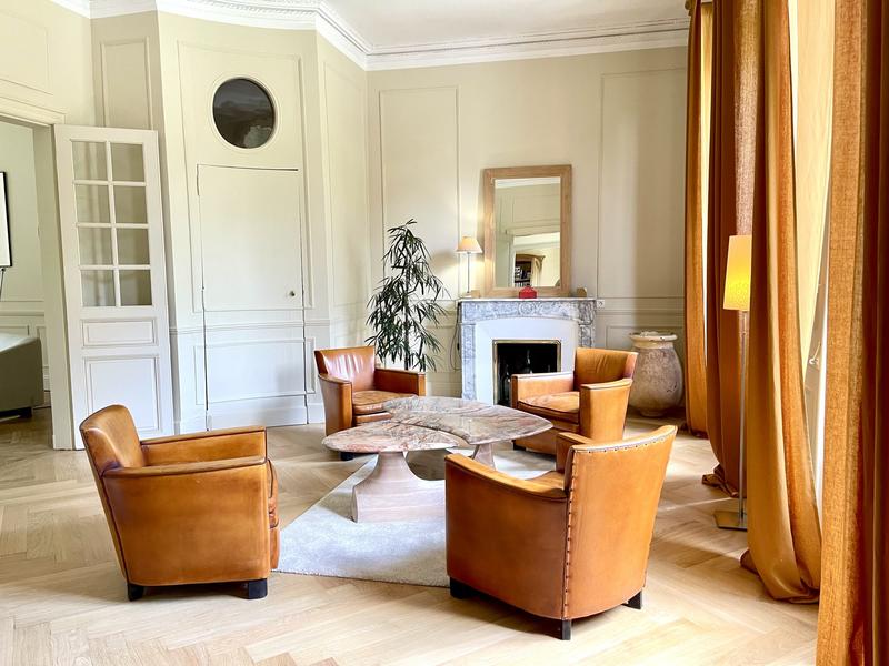 Maison - 484 m² - 17 pièces