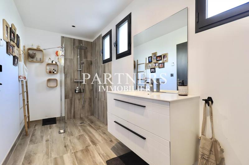 Maison - 220 m² - 7 pièces