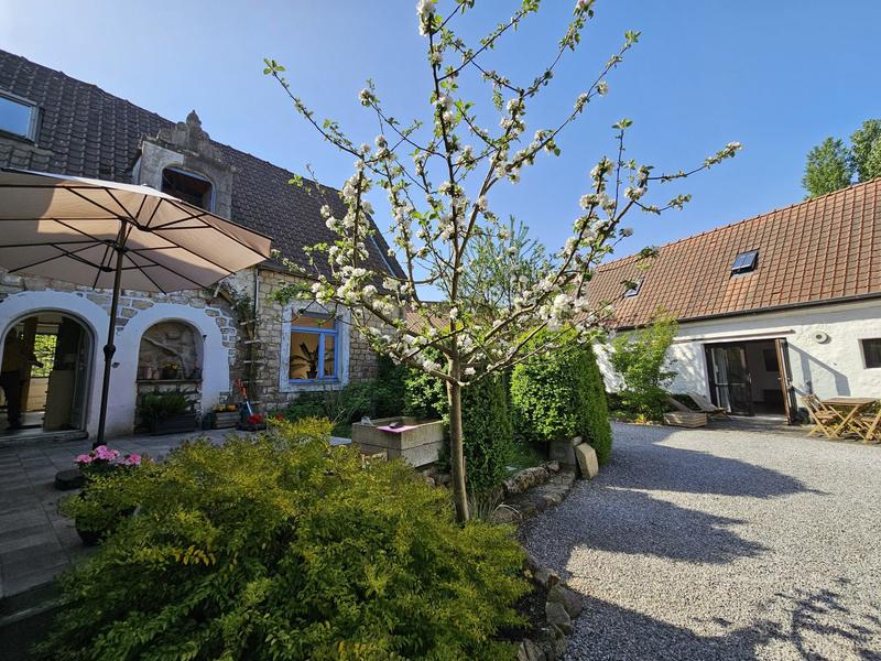 Maison - 280 m² - 10 pièces