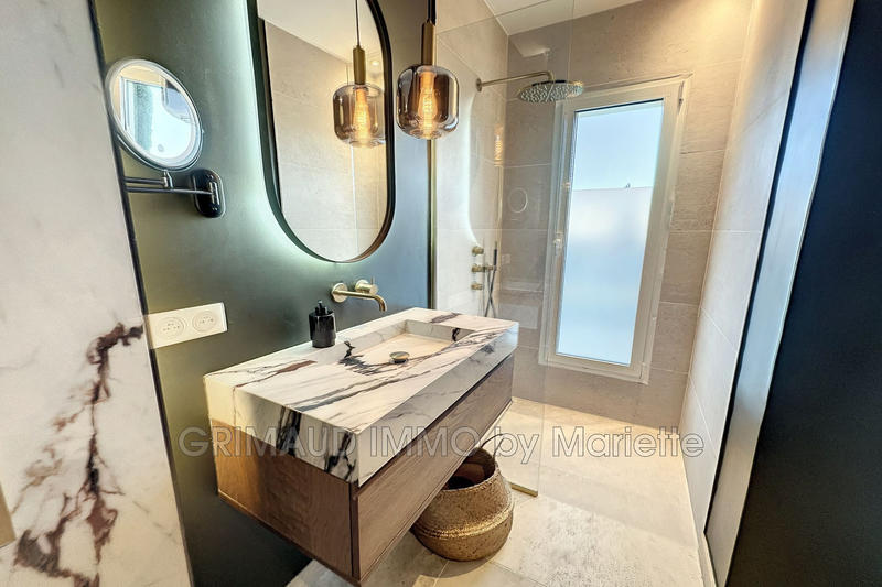 Villa - 300 m² - 6 pièces