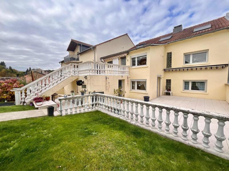 Maison - 215 m² - 12 pièces