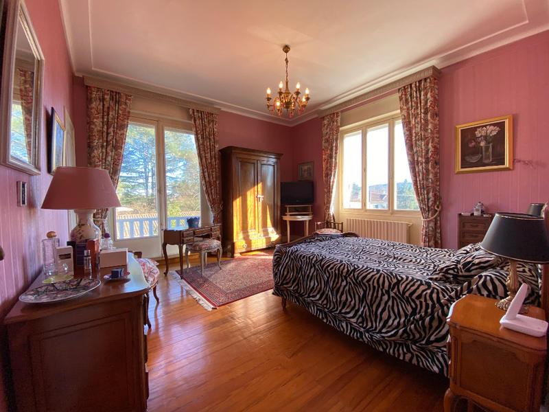 Maison - 210 m² - 7 pièces