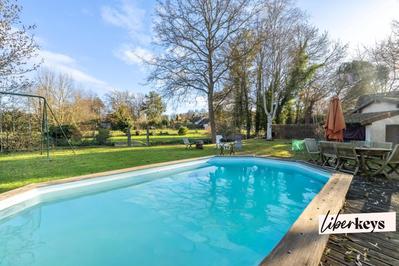 Propriété - 220 m² - 8 pièces