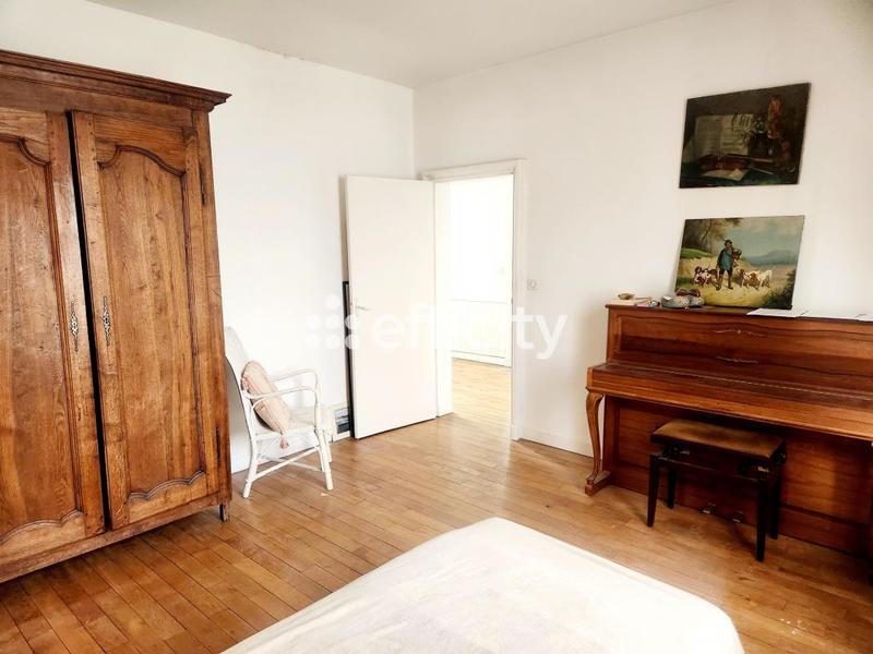 Maison - 215 m² - 10 pièces