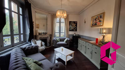 Maison - 325 m² - 13 pièces