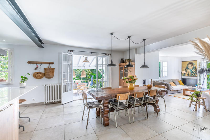 Maison - 180 m² - 8 pièces