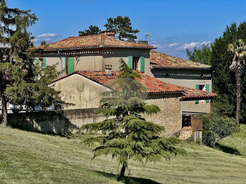 Château - 480 m² - 13 pièces