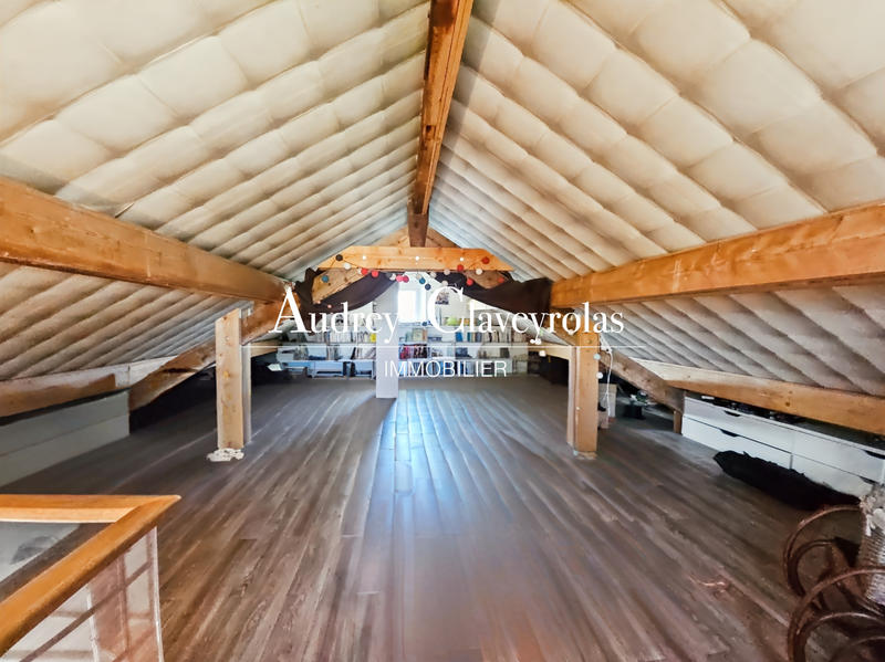 Maison - 330 m² - 5 pièces