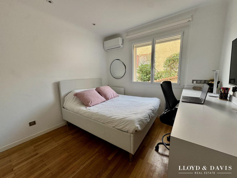 Maison - 236 m² - 7 pièces