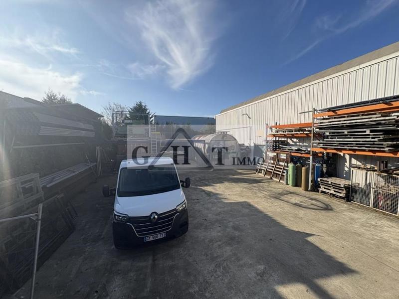 Entrepôt - 810 m²