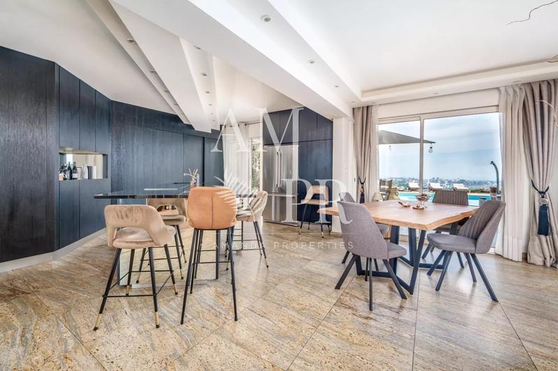 Villa - 265 m² - 6 pièces