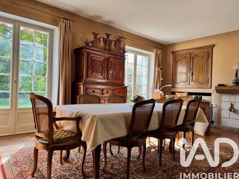 Maison - 250 m² - 8 pièces