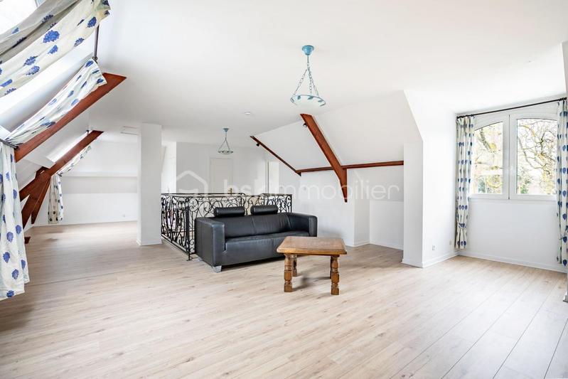 Propriété - 453 m² - 9 pièces