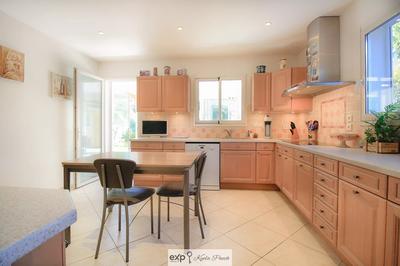 Maison - 238 m² - 8 pièces