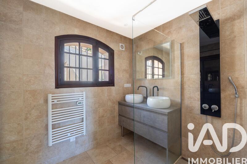 Maison - 158 m² - 8 pièces