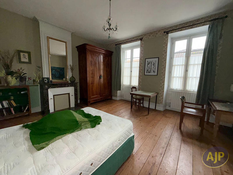 Maison - 278 m² - 9 pièces