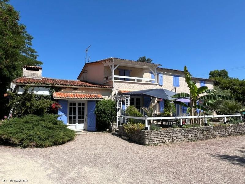 Maison chambre d'hôtes - 370 m² - 13 pièces