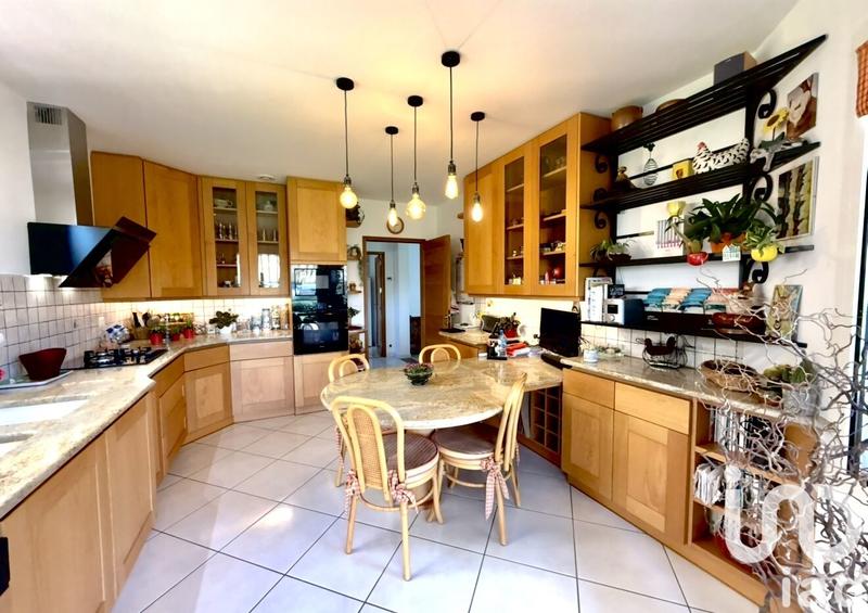 Maison de maîtres - 250 m² - 9 pièces