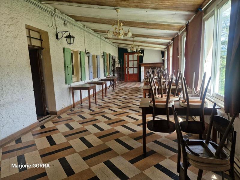 Maison - 330 m² - 9 pièces