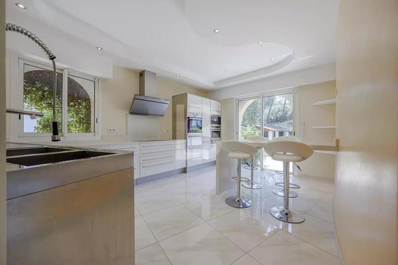 Villa - 540 m² - 10 pièces