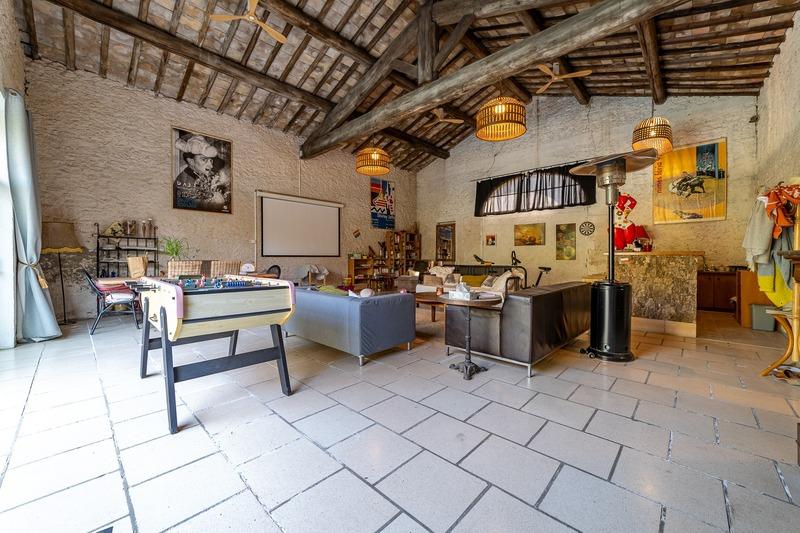 Maison - 465 m² - 15 pièces