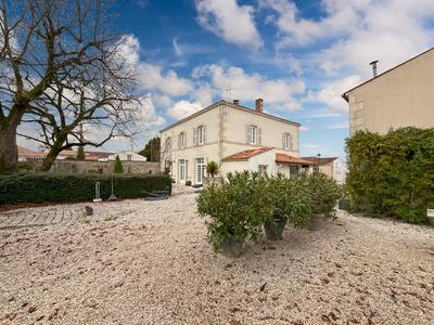 Propriété - 263 m² - 10 pièces