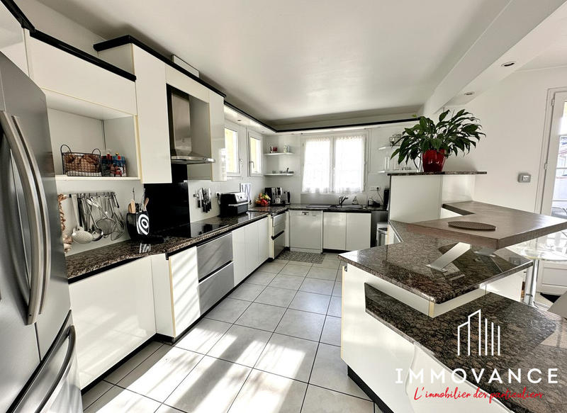 Maison - 200 m² - 6 pièces