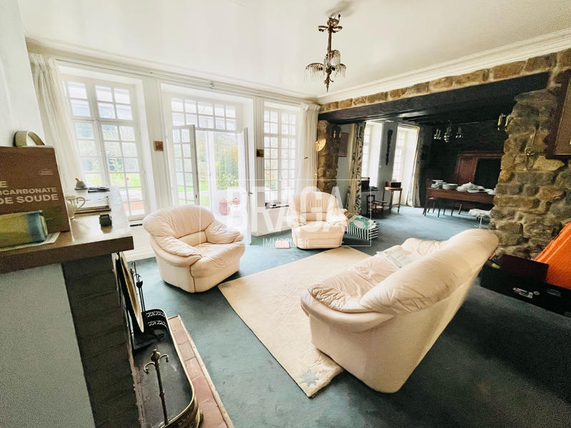 Maison - 230 m² - 12 pièces