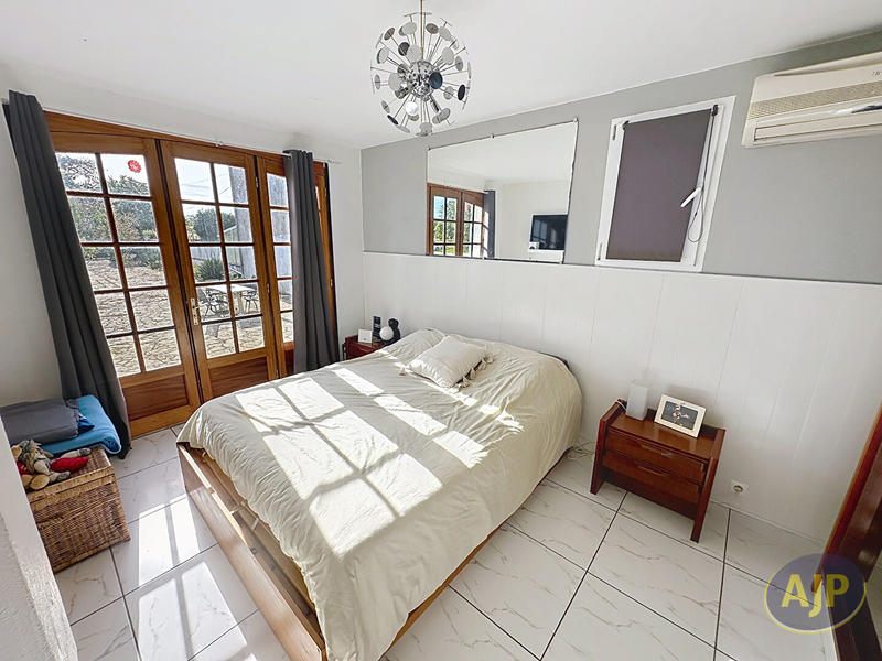 Maison - 220 m² - 11 pièces