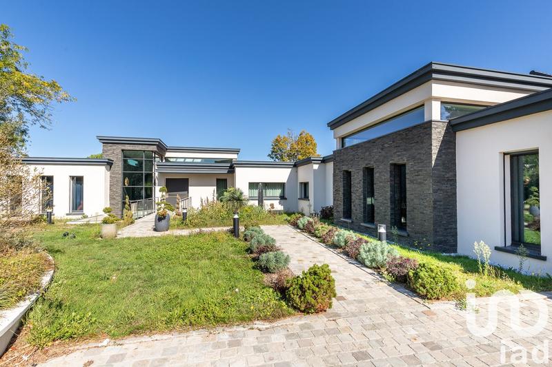 Maison de maîtres - 650 m² - 10 pièces