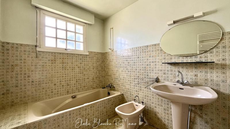 Maison traditionnelle - 174 m² - 8 pièces