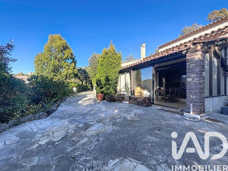 Maison - 97 m² - 5 pièces