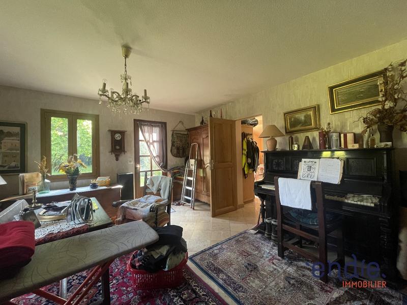 Maison - 230 m² - 10 pièces