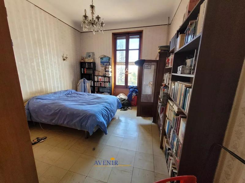 Maison - 225 m² - 10 pièces