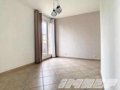Appartement - 77 m² - 5 pièces