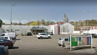 Local commercial - 3 650 m²
