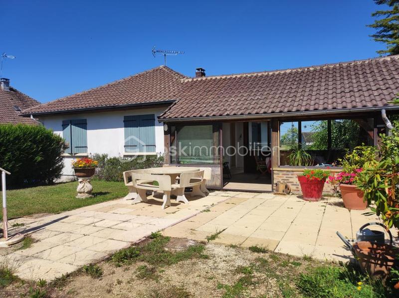 Pavillon - 210 m² - 6 pièces