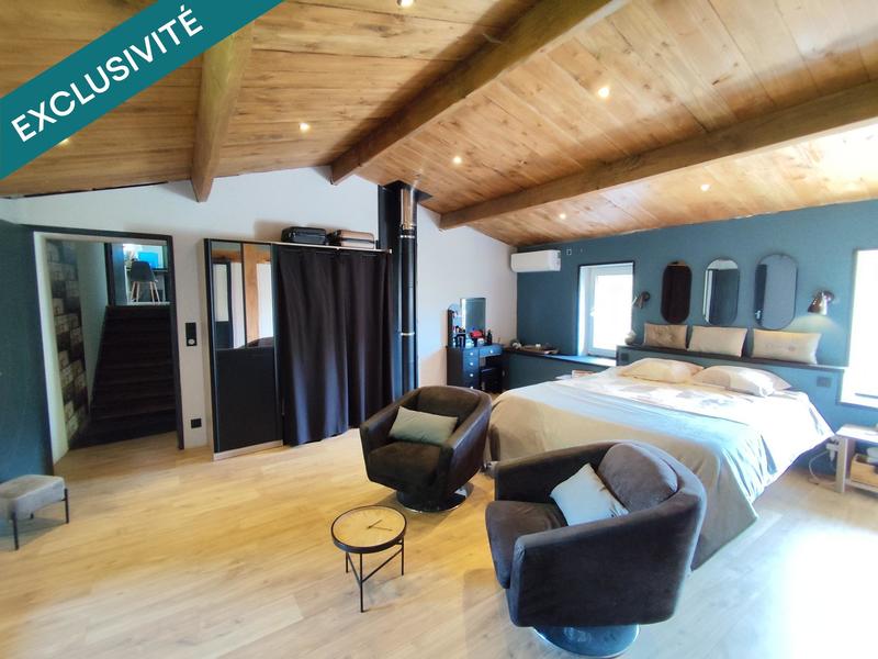 Maison - 210 m² - 8 pièces