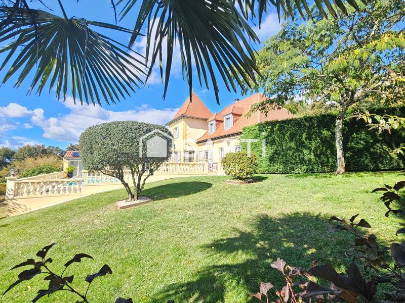 Maison - 200 m² - 6 pièces