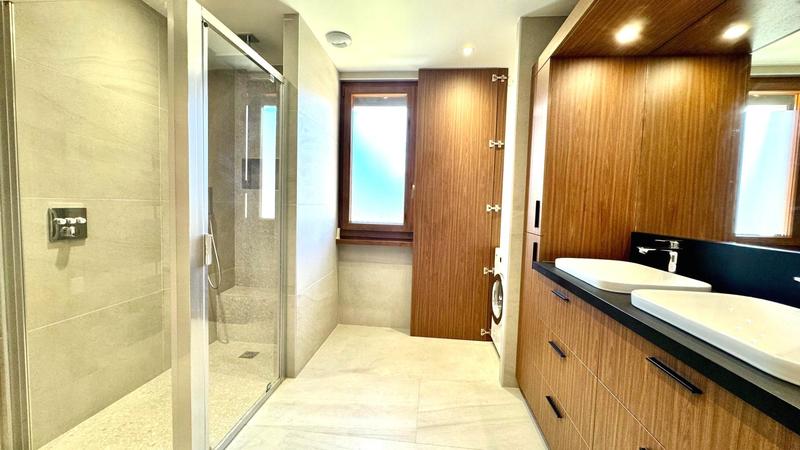 Maison - 235 m² - 7 pièces