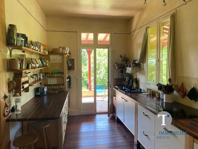 Maison ancienne - 700 m² - 14 pièces