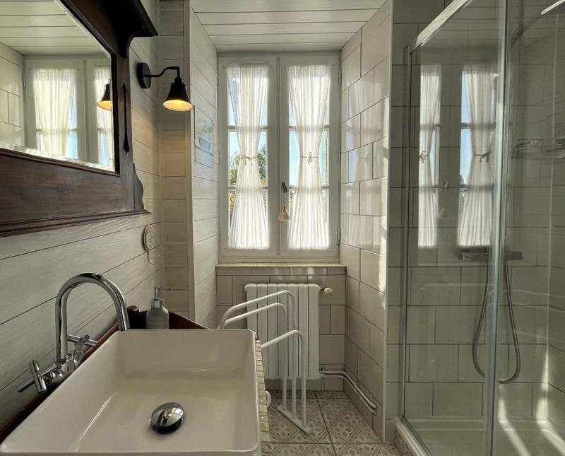 Maison - 218 m² - 11 pièces