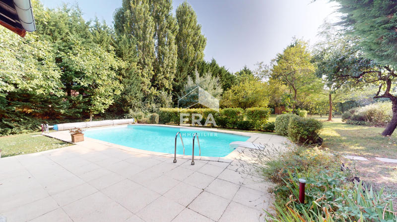 Maison - 180 m² - 8 pièces