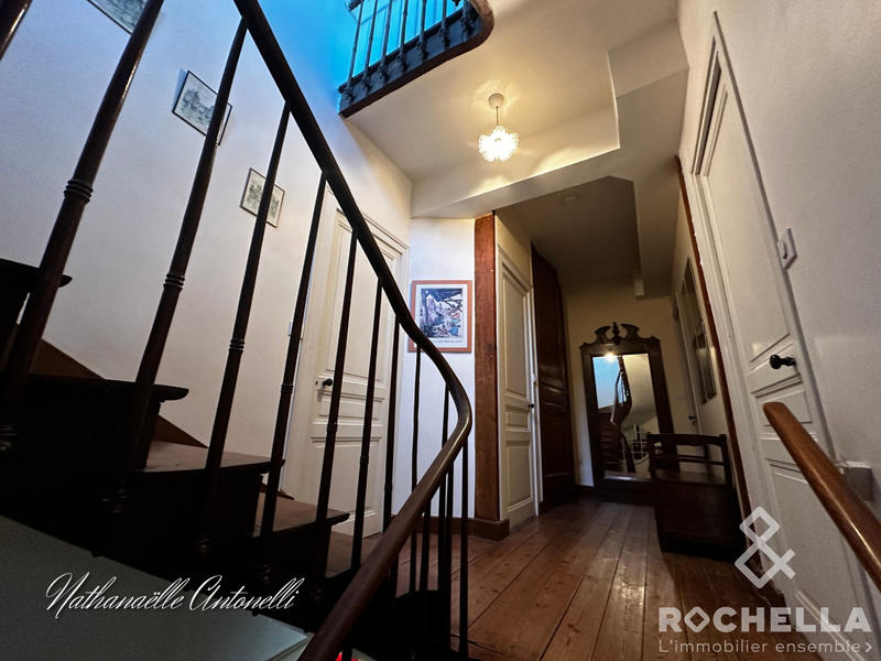 Maison ancienne - 256 m² - 8 pièces
