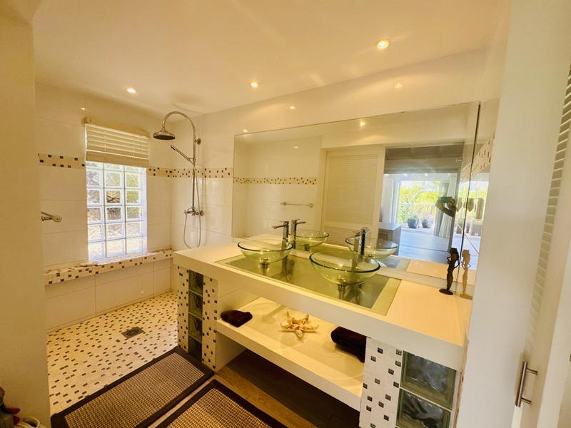 Villa - 250 m² - 5 pièces