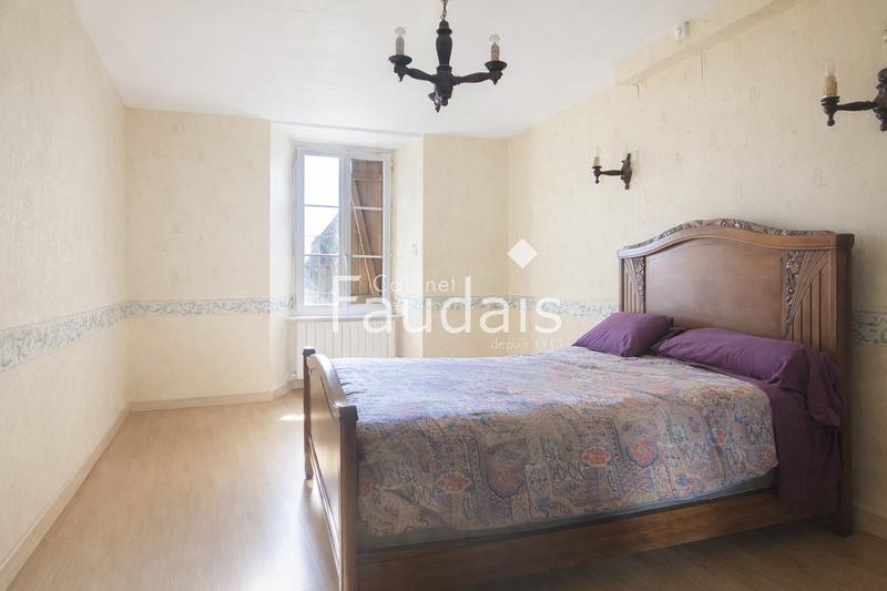 Maison - 230 m² - 11 pièces