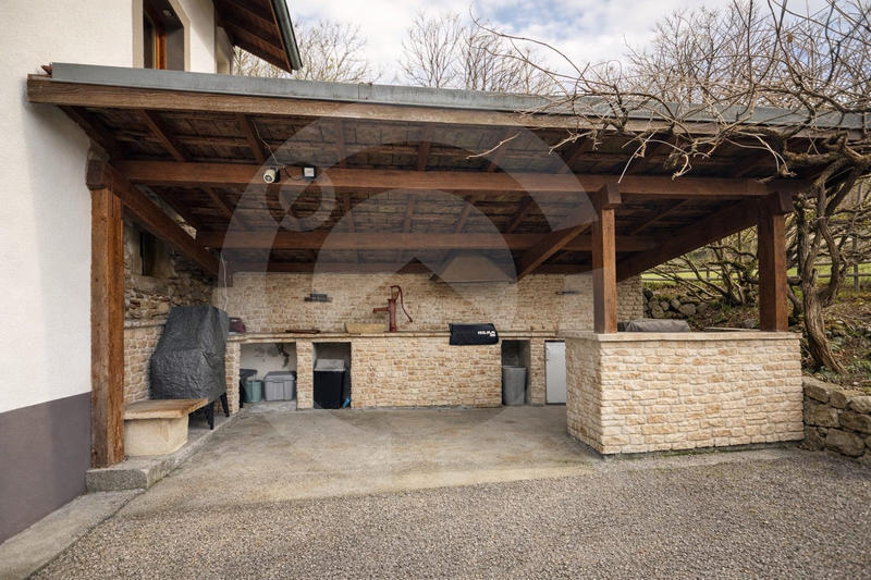 Maison - 275 m² - 8 pièces