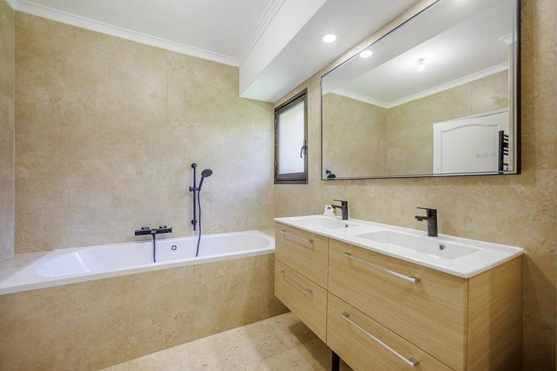 Maison - 181 m² - 7 pièces